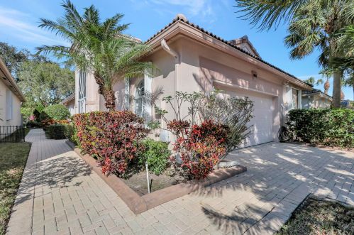 9064 Bay Point Cir, West Palm Beach, FL 33411-5146