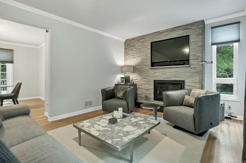 9 Farview Ter, Airmont NY  10901-7531 exterior