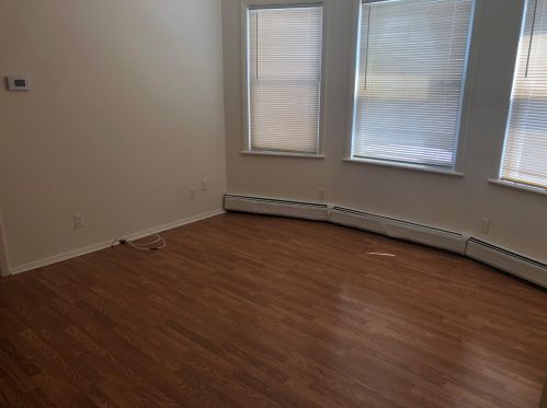 99 39th St, Bayonne, NJ 07002-4815
