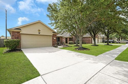 2903 Morning Brook Way, Pearland, TX 77584-2120