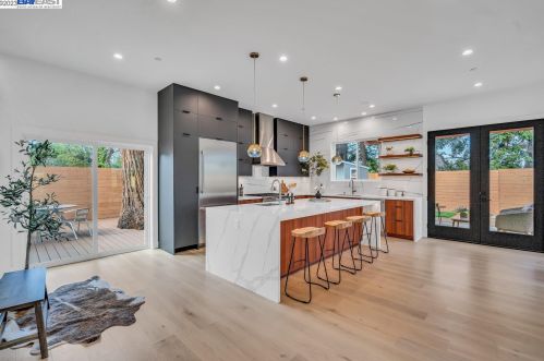 19525 Forest Ave, Hayward CA  94546-3519 exterior