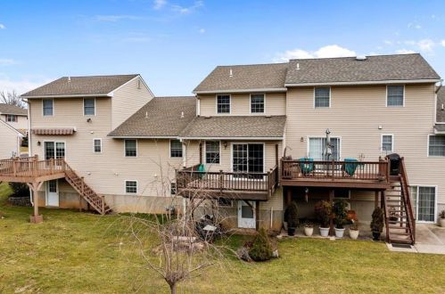 4 Saratoga Ct, Easton PA  18040-1046 exterior