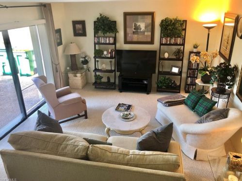 104 Lake Point Ln, Naples, FL 34112-7065