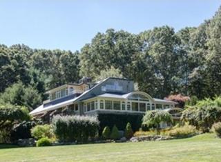 32 Hunting Ln, Sherborn, MA 01770-1307