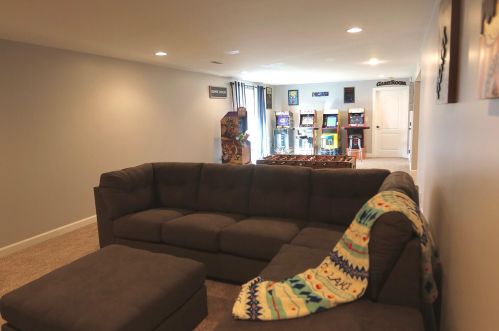 724 Joshua Ln, Lake Geneva WI  53147-4746 exterior