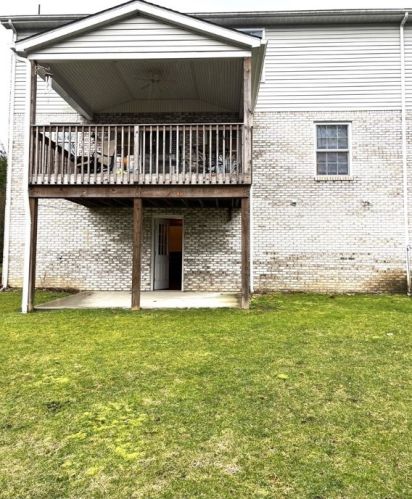 437 Glenmore St, New Kensington, PA 15068-2661