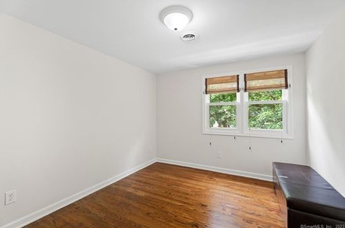 9 Lamplight Dr, Kensington CT  06037-1805 exterior