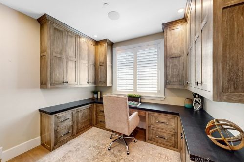 2691 Crestview Dr, Newport Beach CA  92663-5626 exterior