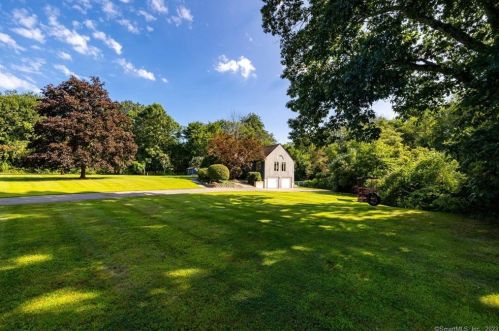 290 Hartford Ave, East Granby, CT 06026-9524