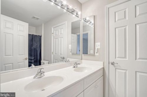 42104 Glynn Tarra Pl, Leesburg VA  20176-5478 exterior