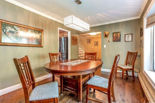 6 Stuart Ct, Huntington Station NY  11746-4237 exterior