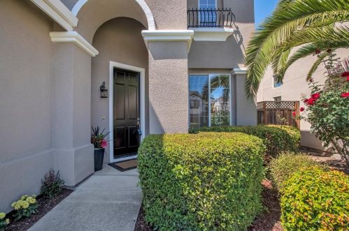 1477 Finch Ln, Gilroy, CA 95020-8226