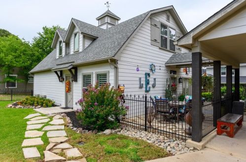 313 Collins St, Argyle TX  76226-2305 exterior