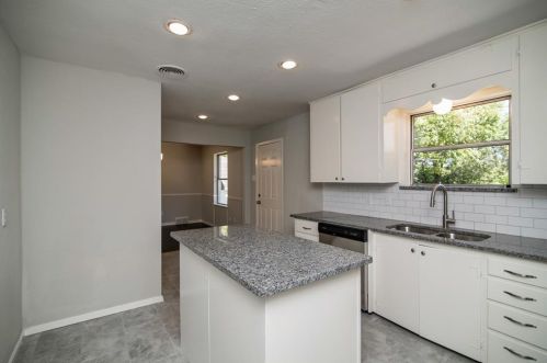 2813 Sarah Jane Ln, Fort Worth TX  76119-4723 exterior