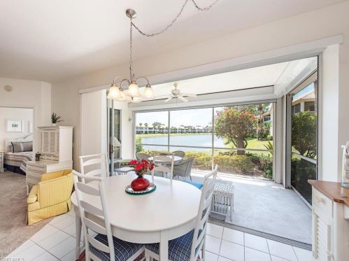 7702 Gardner Dr, Naples, FL 34109-0624