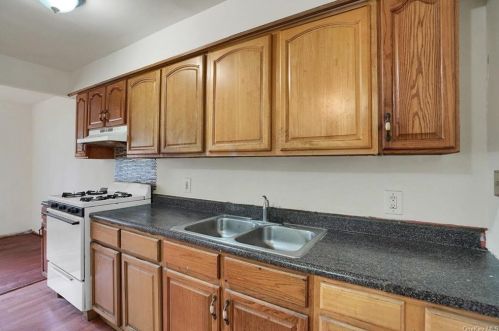 2 Rivervale Rd, Middletown NY 10940-6813 exterior