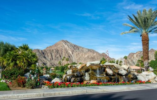 48127 Calle Seranas, La Quinta CA  92253-2205 exterior