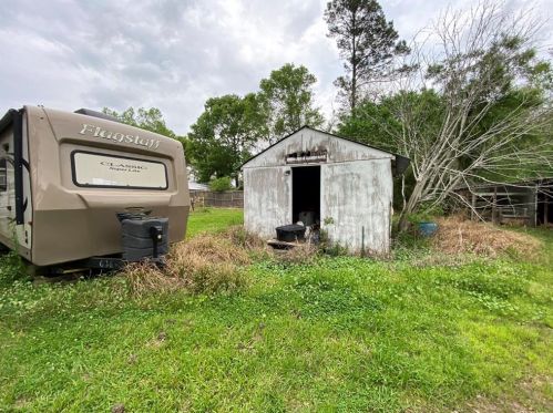 275 Thomas Rd, Beaumont TX 77706-4616 exterior