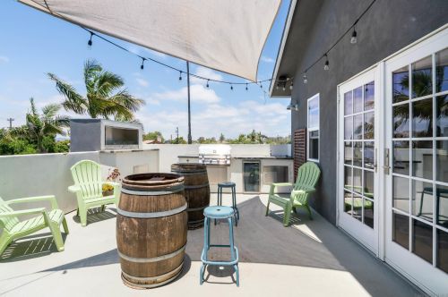 1558 Burton St, San Diego CA 92111-7044 exterior