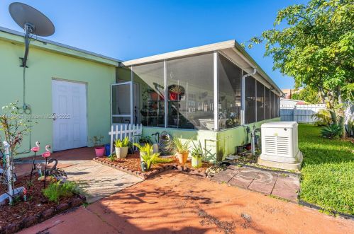 1035 36 Pl, Hialeah FL 33012-4929 exterior