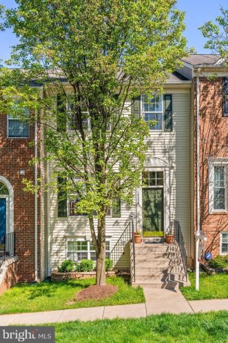 14238 Hunters Run Way, Gainesville, VA 20155-4408