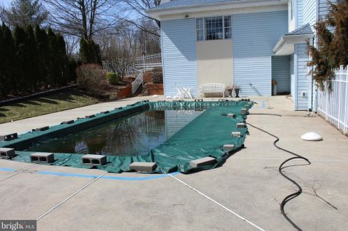 257 Chadwick Ct, Souderton PA  18964-2818 exterior