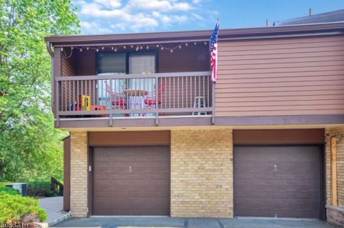 2 Meadowview Dr, Annandale NJ  08801-1516 exterior