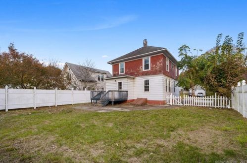 15 Kinney Ave, Norwich CT  06360-6209 exterior