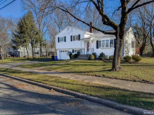 31 Rose Ct, Closter NJ  07624-1322 exterior