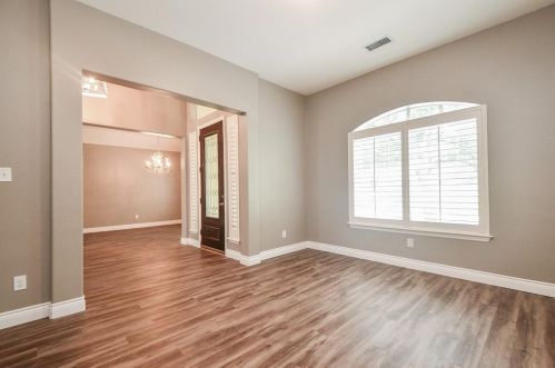 18 Knightsbridge Dr, Conroe TX  77385-3454 exterior