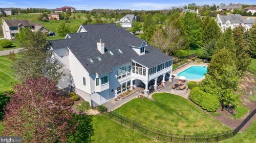 4137 Cambridge Ct, Schnecksville, PA 18078-3506