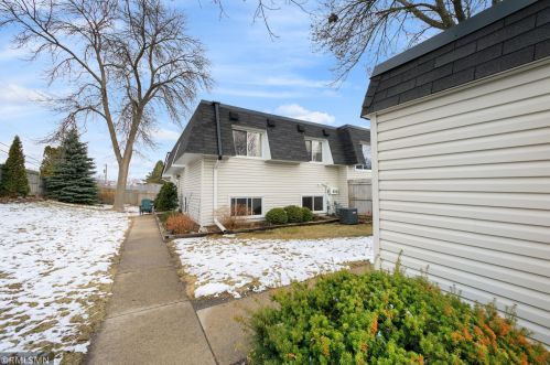 3680 Conroy Ct, South Saint Paul, MN 55076-3181