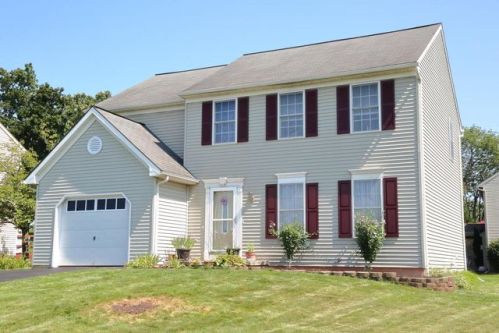 115 Village Spring Ln, Swartzville, PA 17569-9488