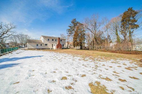 63 Miller Ave, Babylon, NY 11703-4001