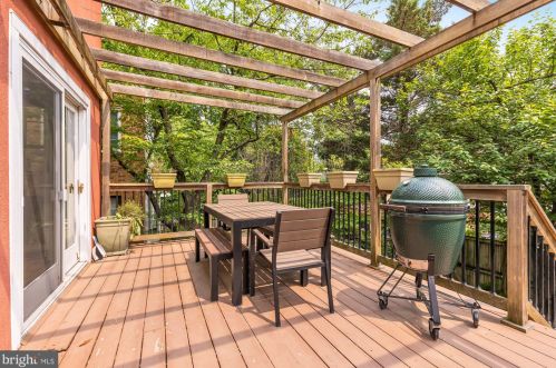 3638 Jenifer St, Washington DC 20015-1806 exterior