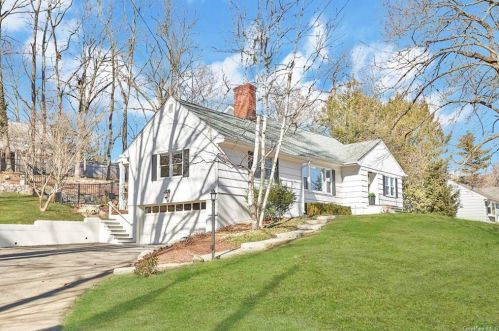 268 Macy Rd, Briarcliff, NY 10510-1027