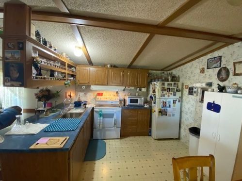 708 Hill Rd, Georgetown, PA 15043-1228