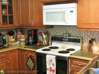 5941 Park Rd, Hollywood, FL 33021-3857