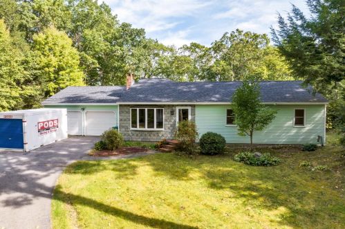 74 Poplin Dr, Fremont, NH 03044-3009