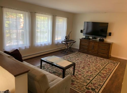 3 Edgewood Rd, Parsippany NJ  07834-2106 exterior