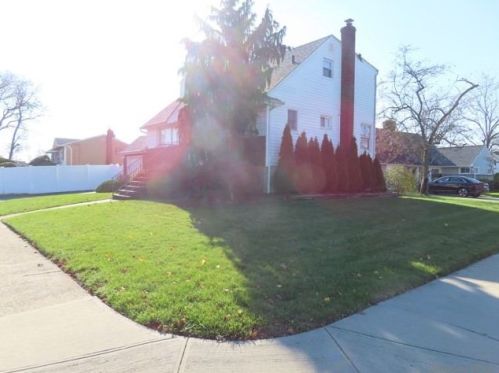 231 Carman Ave, East Rockaway NY  11518-1737 exterior