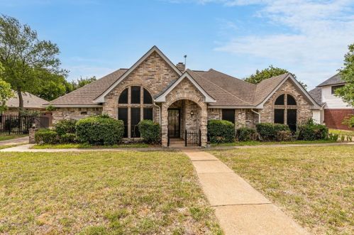225 Alsbury Blvd, Burleson, TX 76028-2913