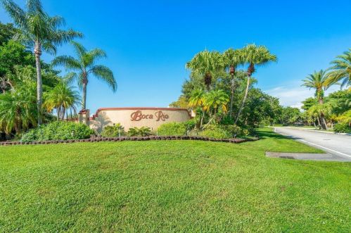 8140 Thames Blvd, Boca Raton, FL 33433-8305