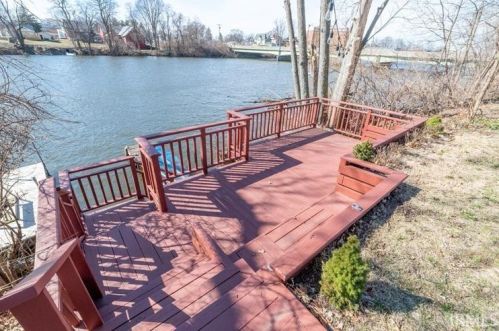 321 Edgewater Dr, Mishawaka IN  46545-6910 exterior