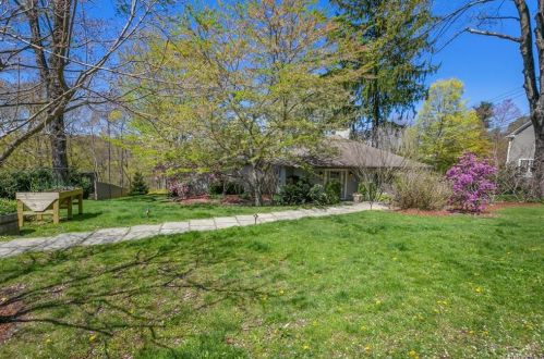 18 Aldridge Rd, Chappaqua NY  10514-3401 exterior