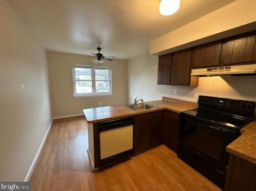 272 Florence Dr, Harleysville PA  19438-1933 exterior