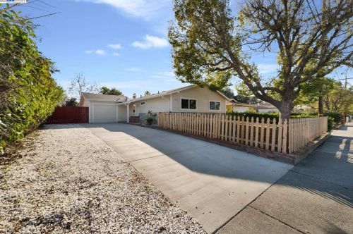 688 School St, West Pittsburg CA  94565-3940 exterior