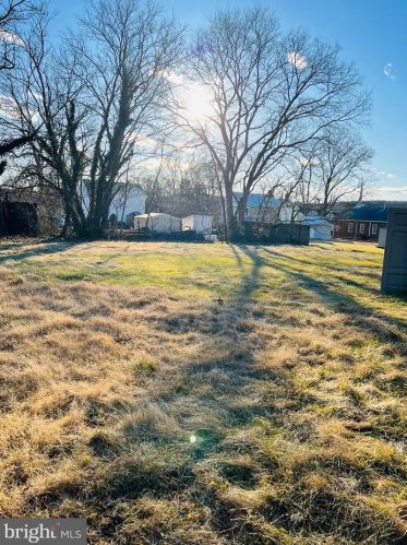 525 Branch St, Strasburg VA  22657-2026 exterior