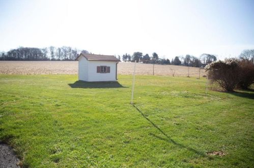 698 Dogwood Rd, Walnutport PA 18088-9522 exterior