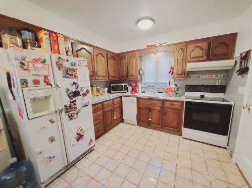 40 Wardwell St, Stamford, CT 06902-5108